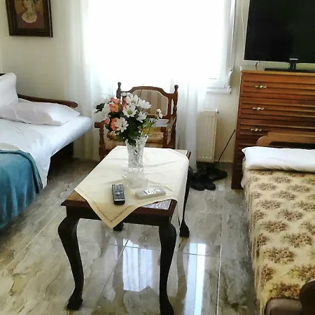 Johnny & Helena's House Tatil Evi *
