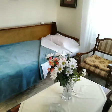 Johnny & Helena's House Tatil Evi